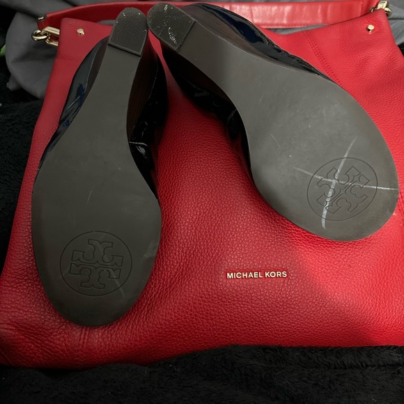 Tory Burch Women’s Patent Leather Wedge Heels Size 8.5 - Picture 6 of 8